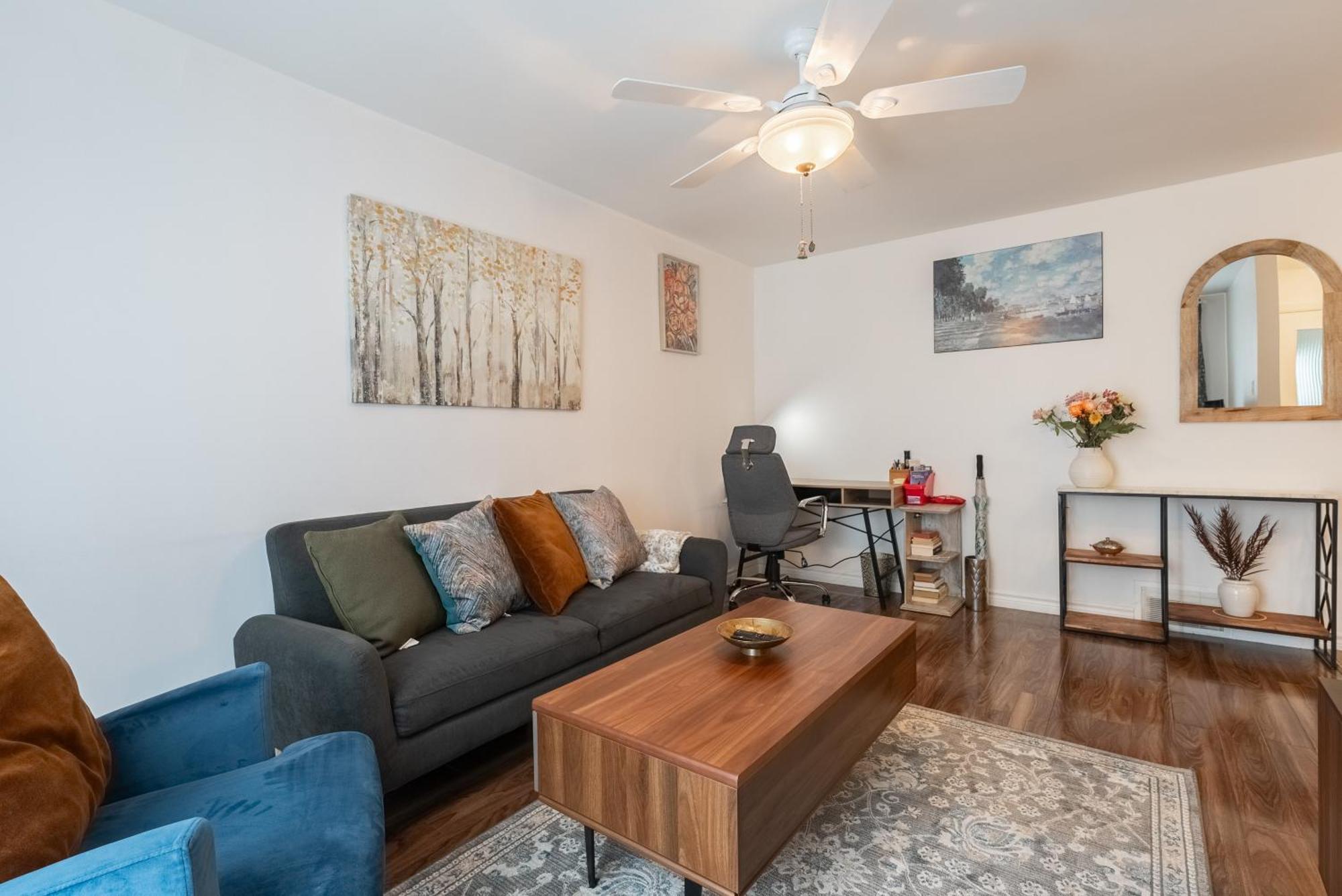 Comfortable Spacious House With Parking Brossard Ngoại thất bức ảnh