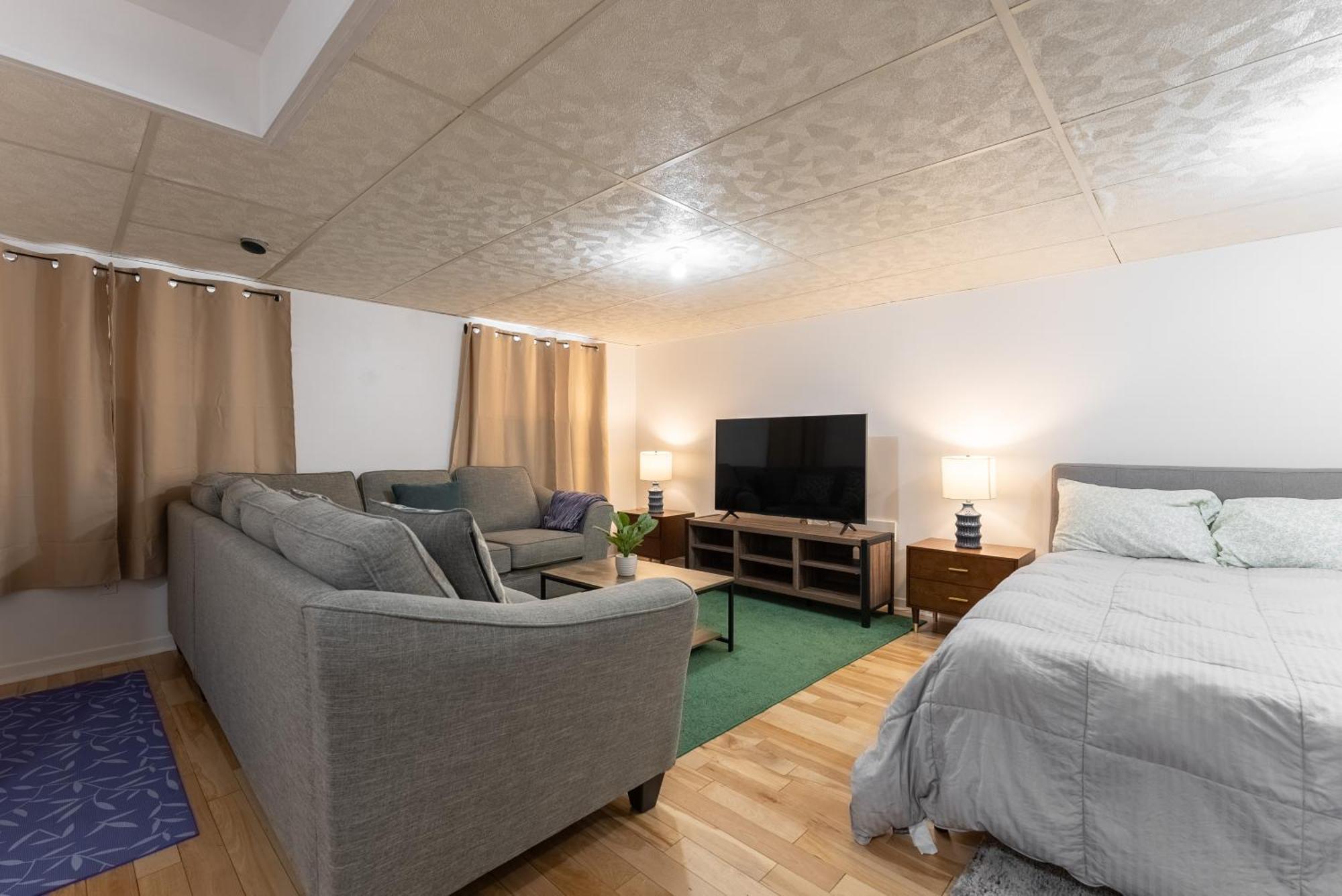 Comfortable Spacious House With Parking Brossard Ngoại thất bức ảnh