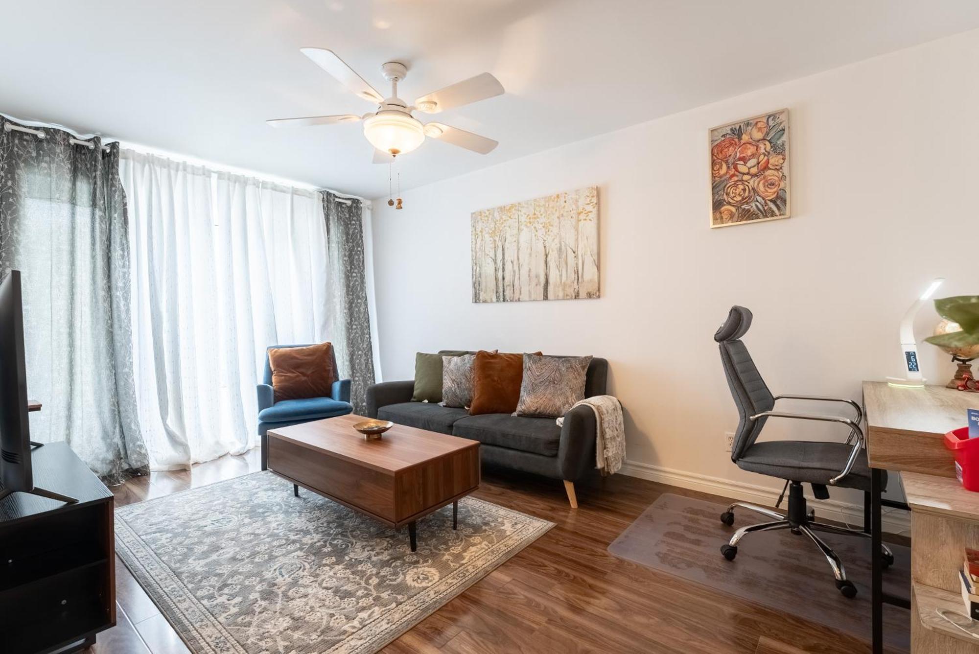 Comfortable Spacious House With Parking Brossard Ngoại thất bức ảnh