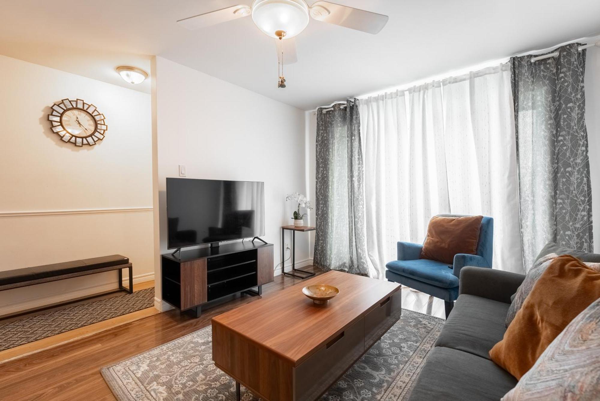 Comfortable Spacious House With Parking Brossard Ngoại thất bức ảnh