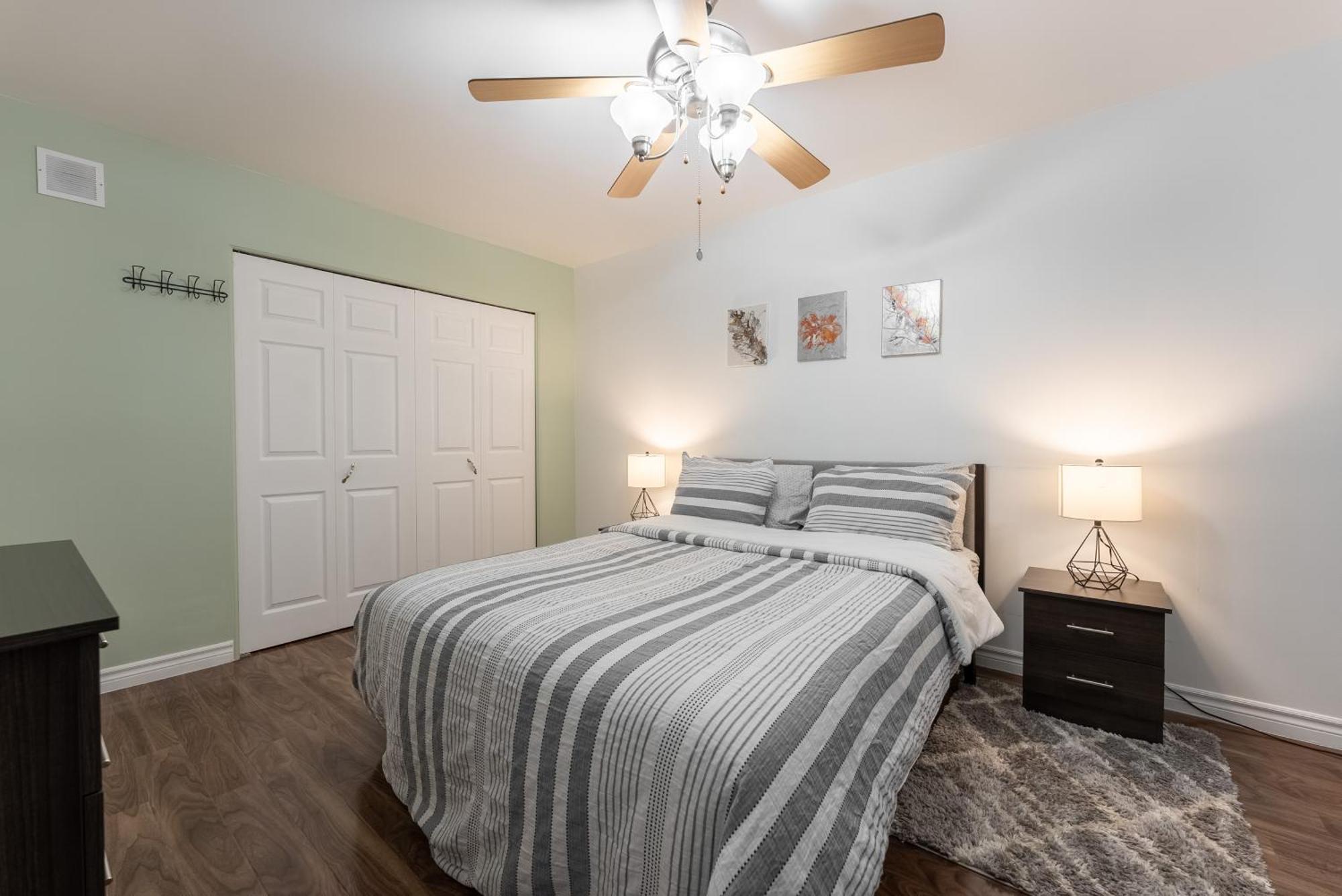 Comfortable Spacious House With Parking Brossard Ngoại thất bức ảnh