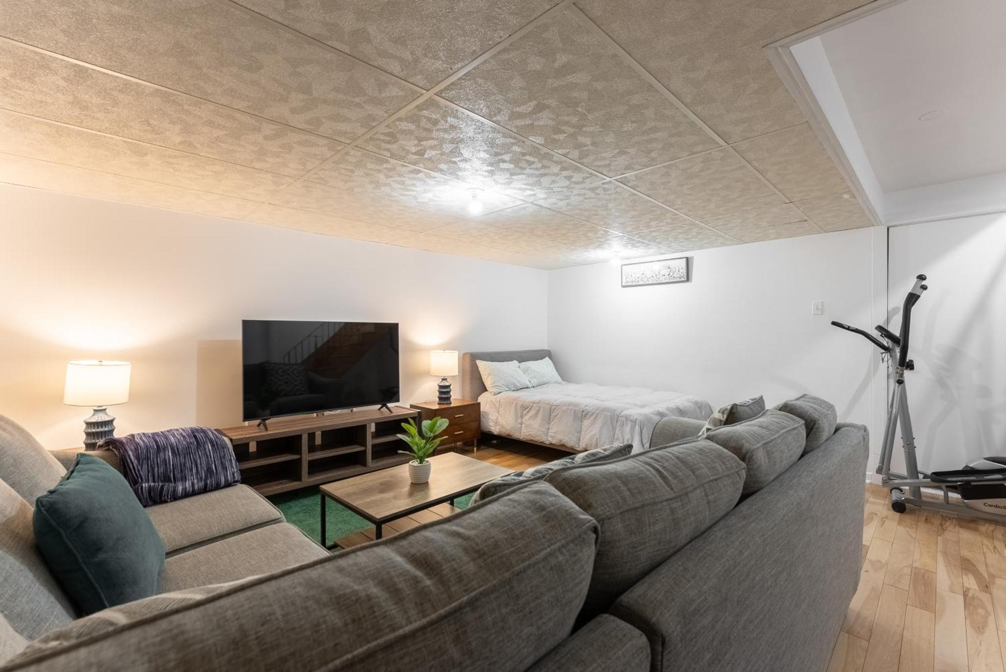 Comfortable Spacious House With Parking Brossard Ngoại thất bức ảnh