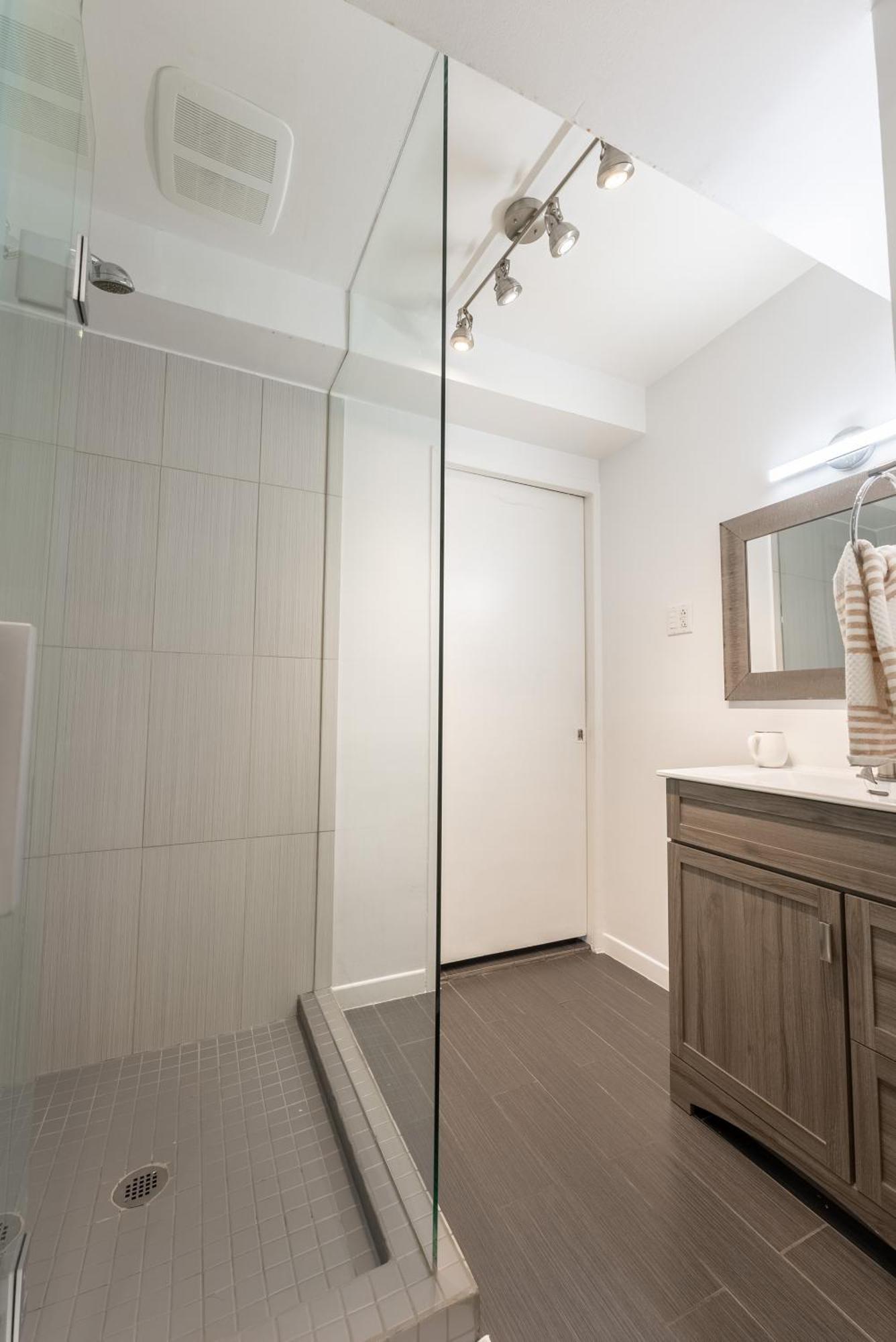 Comfortable Spacious House With Parking Brossard Ngoại thất bức ảnh