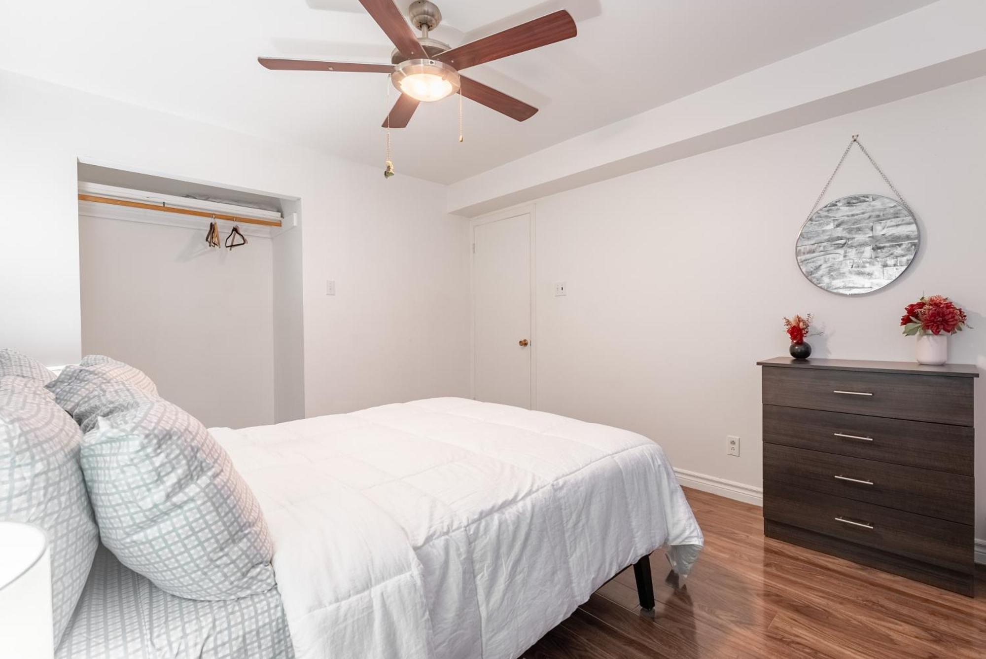 Comfortable Spacious House With Parking Brossard Ngoại thất bức ảnh