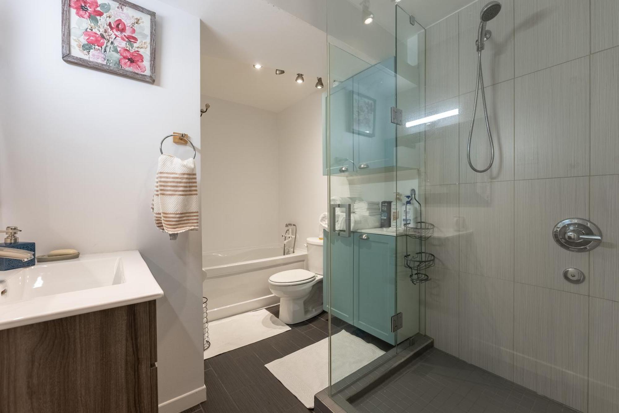 Comfortable Spacious House With Parking Brossard Ngoại thất bức ảnh